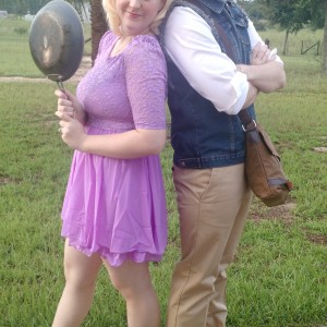 Rapunzel and Flynn bound pose :)